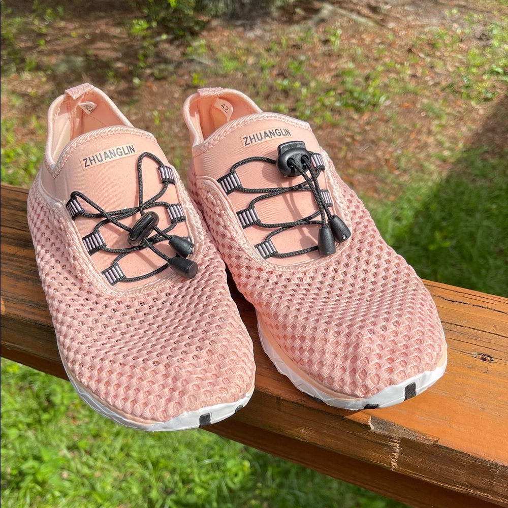 Women's Pink water shoes